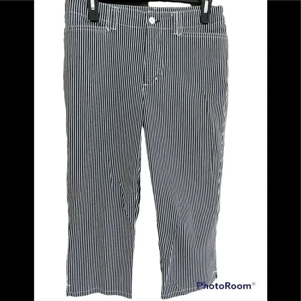 CHAPS Capri/crop pants, blue with white stripes, cotton spandex blend, size 6